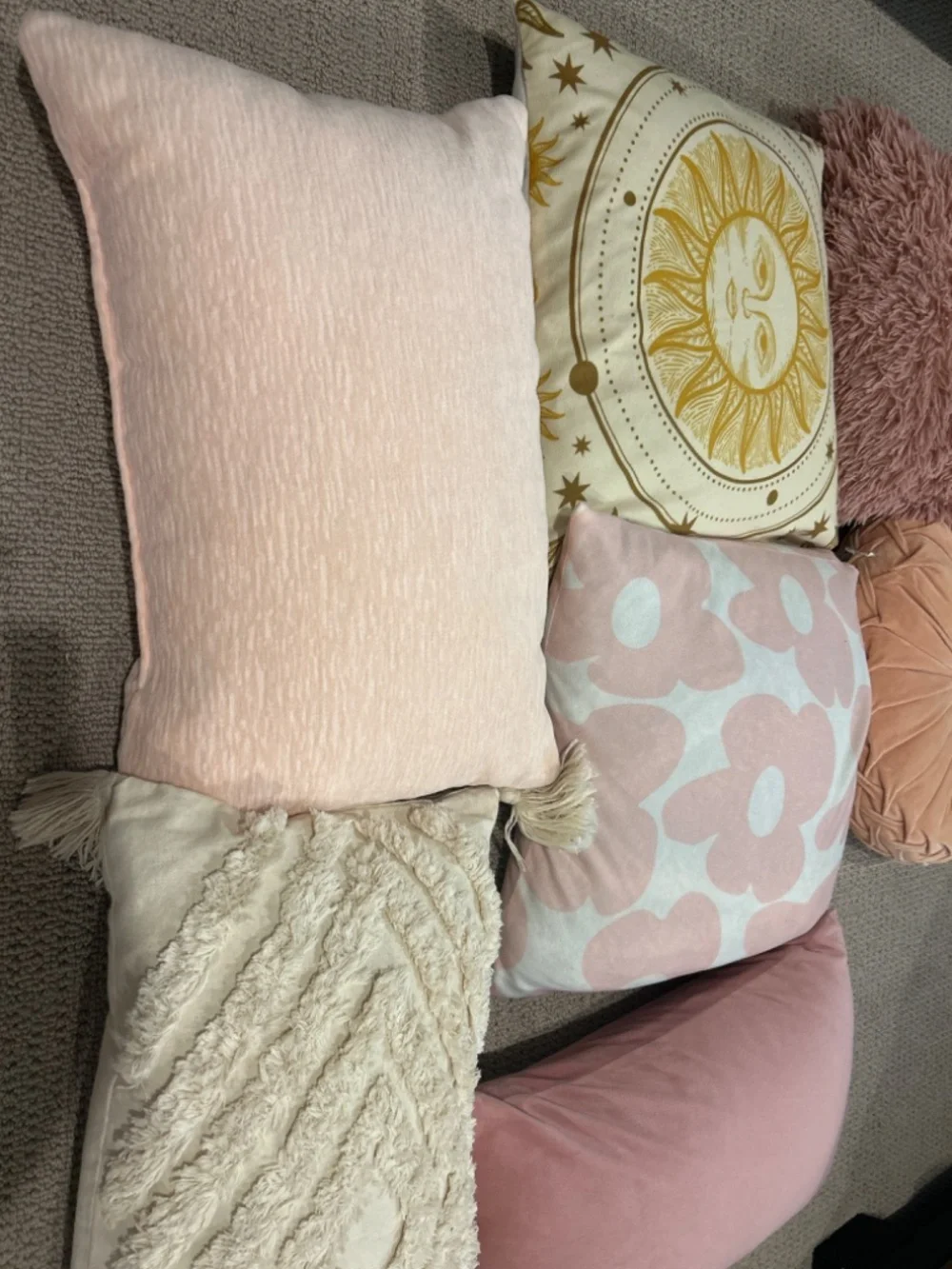 Set of 7 decorative throw pillows